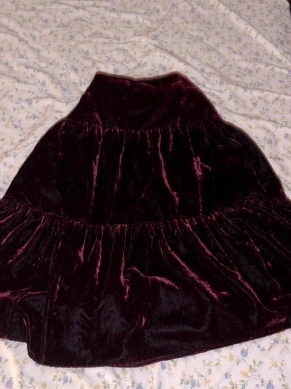 Bordo velvet tiered maxi skirt with elastic waistband and ruffled hem.